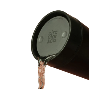 Reusable coffee cup from coffee waste with a lid designed for easy opening and closing.